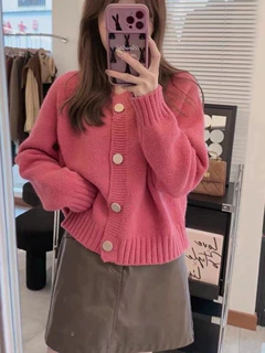 韩版减龄色毛衣开衫女2025秋季新款单排扣百搭简约软糯针织外套
