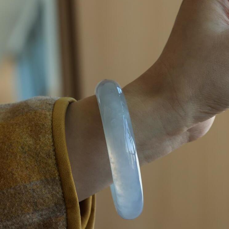 Vòng tay ngọc bích Miến Điện tự nhiên băng trong ánh trăng trắng, có giấy chứng nhận chi tiết 12