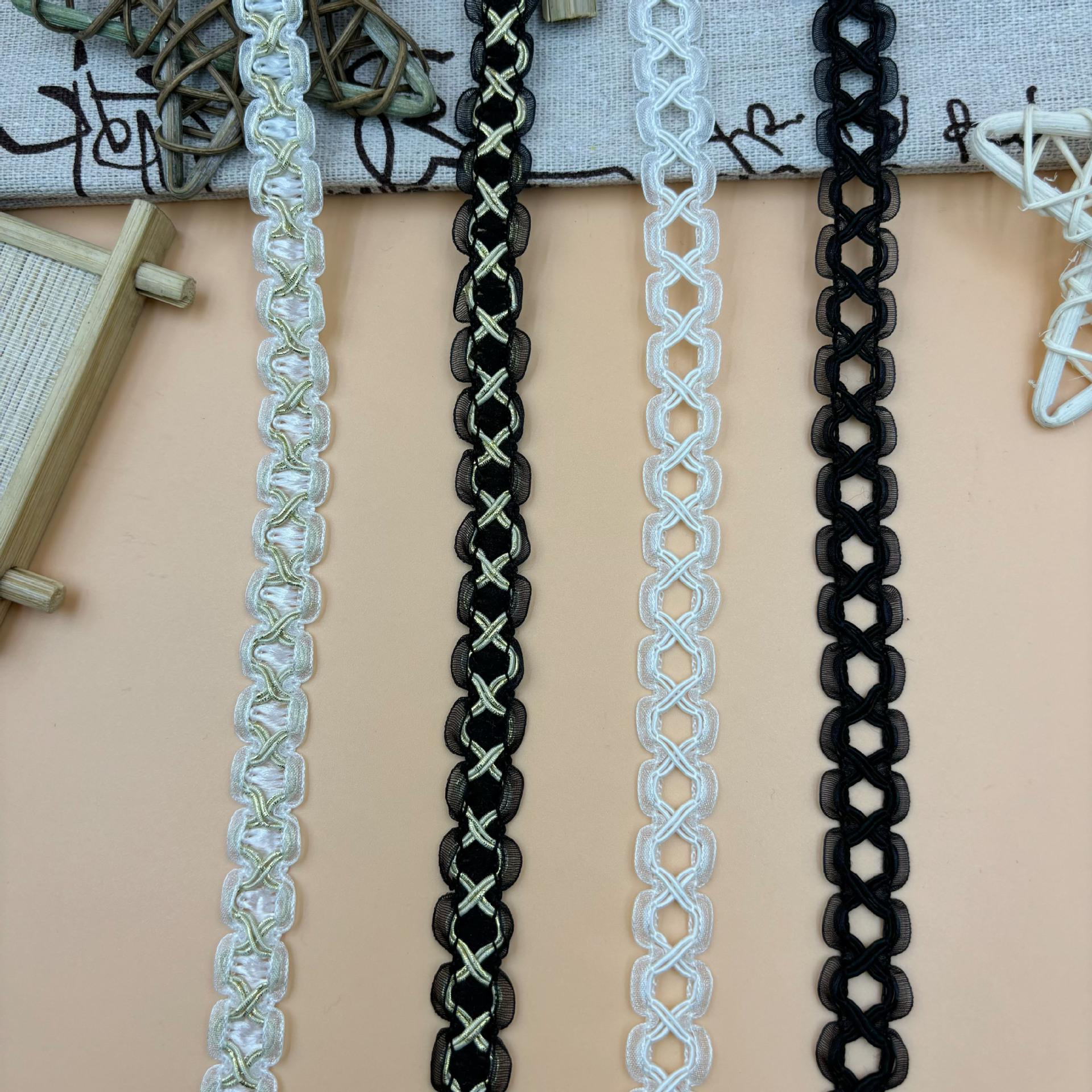 스팟 직접 판매 흑백 작은 향기로운 레이스 스노우 거즈 액세서리 중공 DIY 모자 액세서리 신발 및 모자 장식