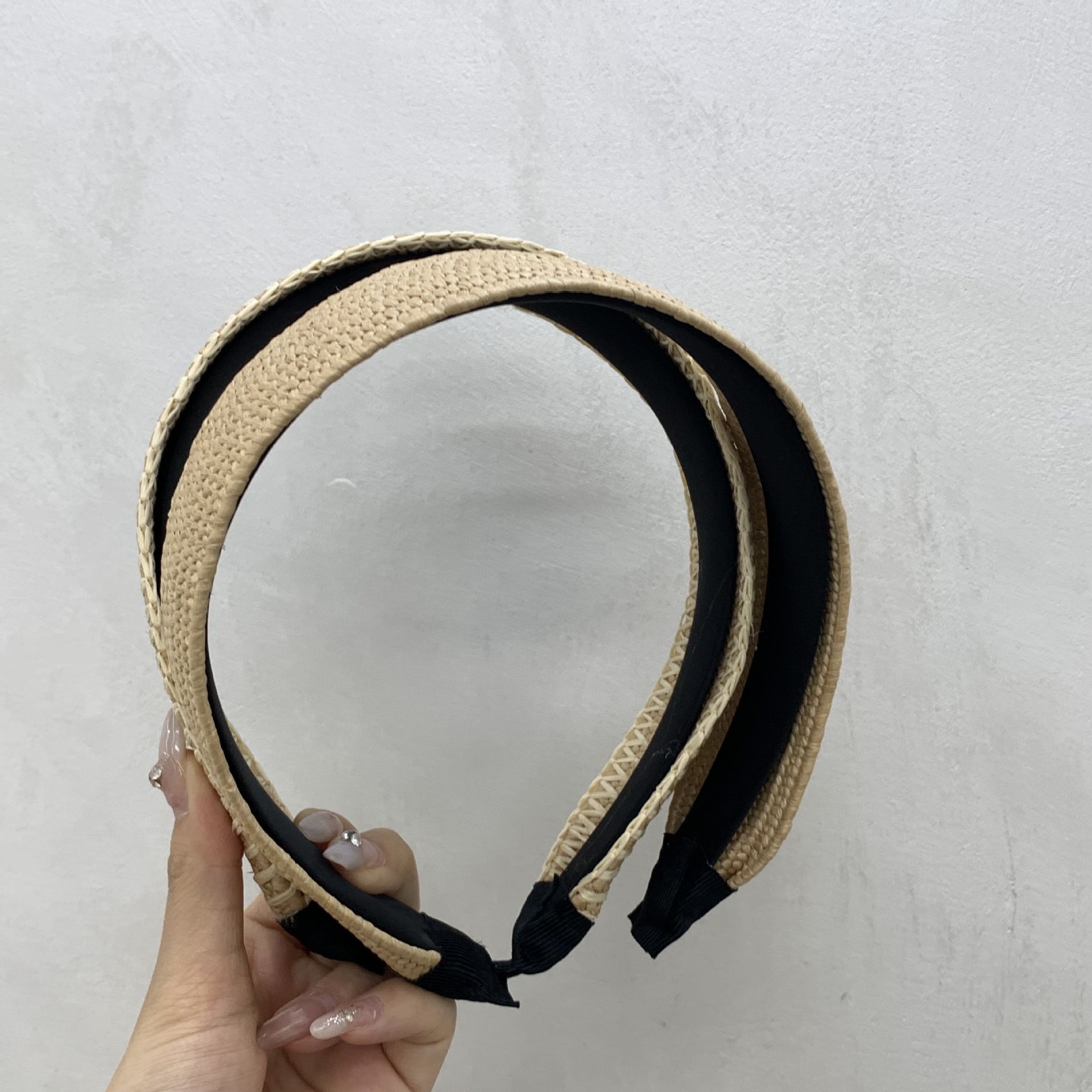 Estilo de vacaciones de verano coreano, patrón geométrico de paja a juego, tablero de luz de contraste de color, diadema de ratán