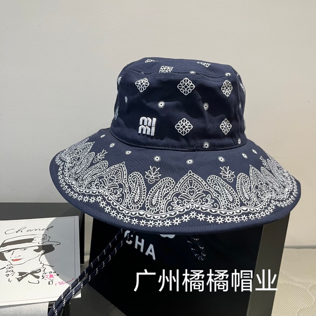 진한 파란색 버킷햇