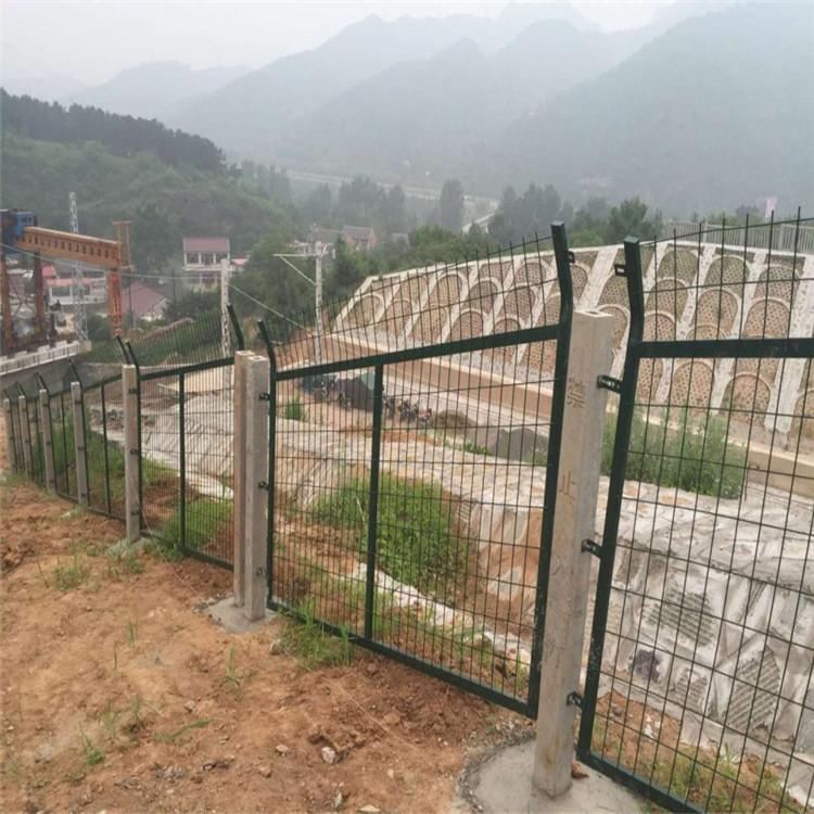 现货长沙框架护栏网户外光伏电站围栏网农场果园栅栏高速公路护栏