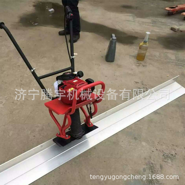 厂家现货2米手扶式汽油振平尺3米路面振平尺混凝土汽油刮平尺