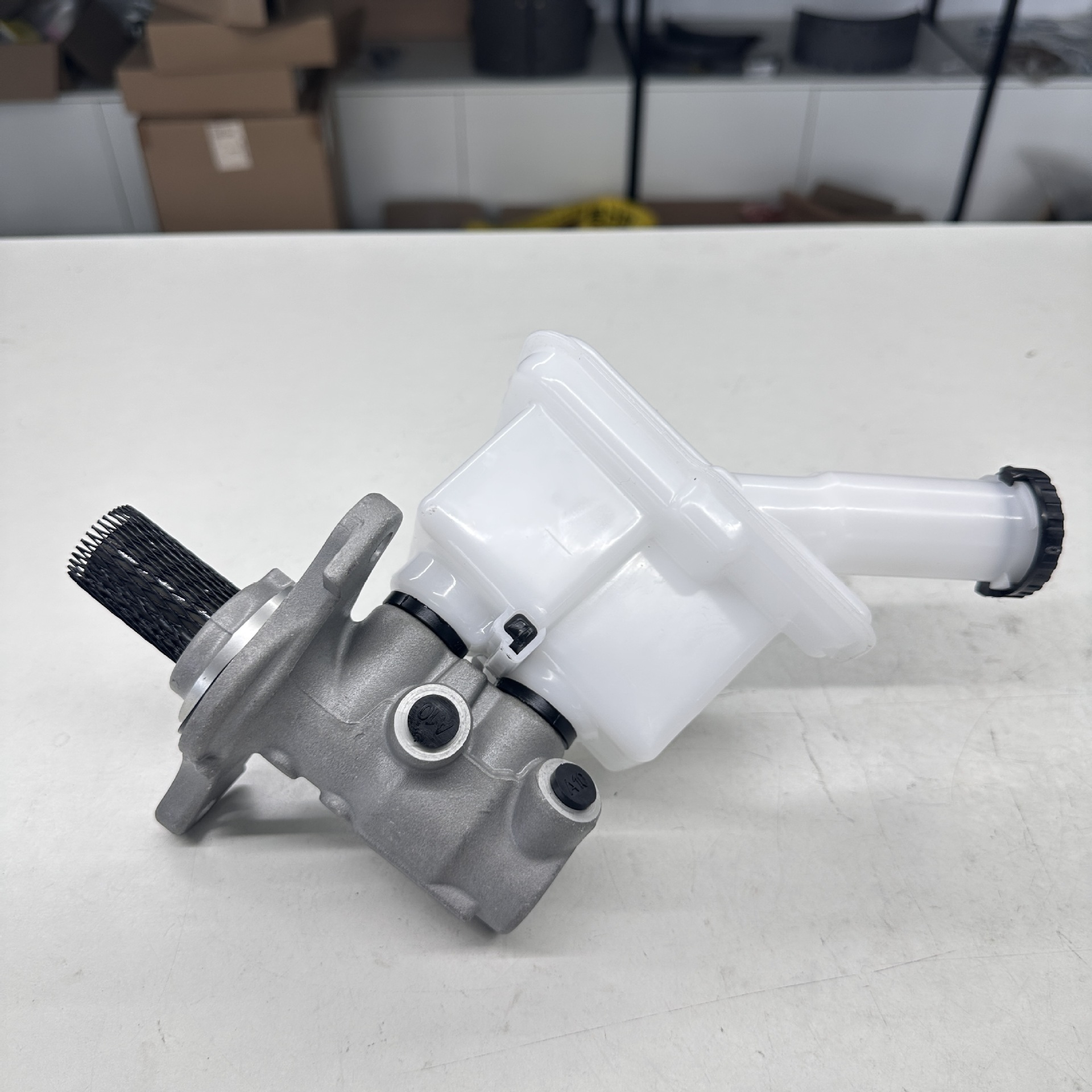 Suitable for Nissan Brake Master Cylinder D6010-1Hk0B D60101Hk0B