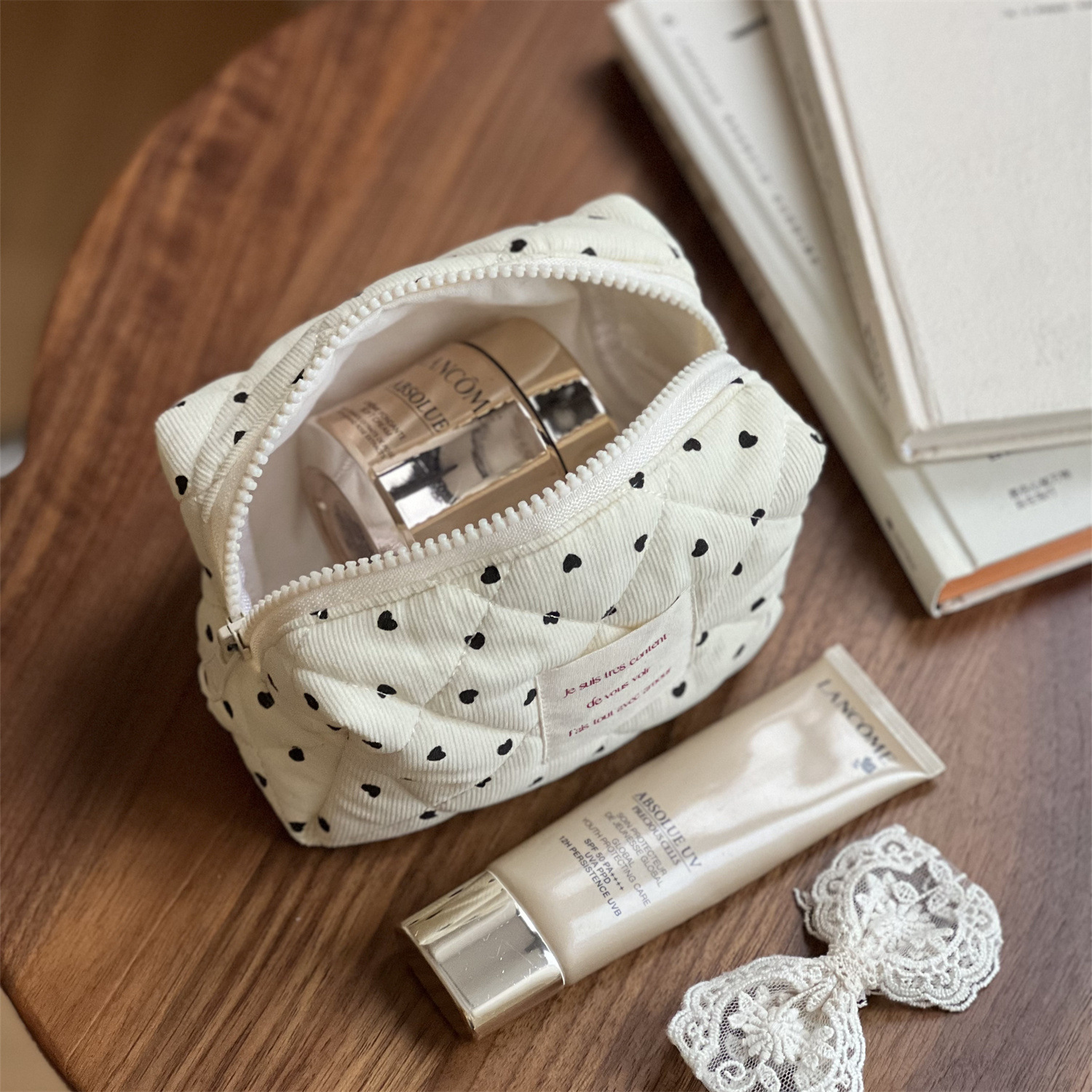 30g Weight Canvas Lining Material Zipper Closure Type / Strap Type Cosmetic Bag Bags Type Holiday, Daily Occasion Corduroy Material Heart Shape, Flower Pattern All Seasons Season Women's Gender Classic Style Style Square Shape Classic Style Heart Shape Flower Corduroy Square Makeup Bags 8