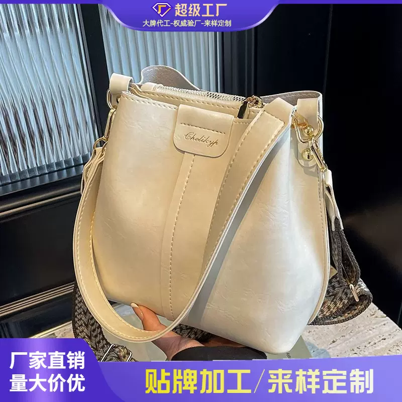 包包女2025新款韩系百搭新款潮春夏复古单肩大容量宽带斜挎水桶包