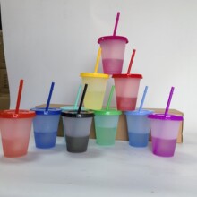 跨境热销遇冷变色475ml·咖啡塑料水杯16OZ单层PP吸管杯可印logo