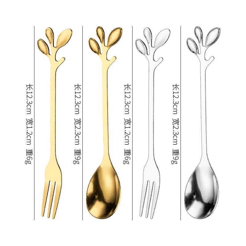 금은 잎 포크와 스푼