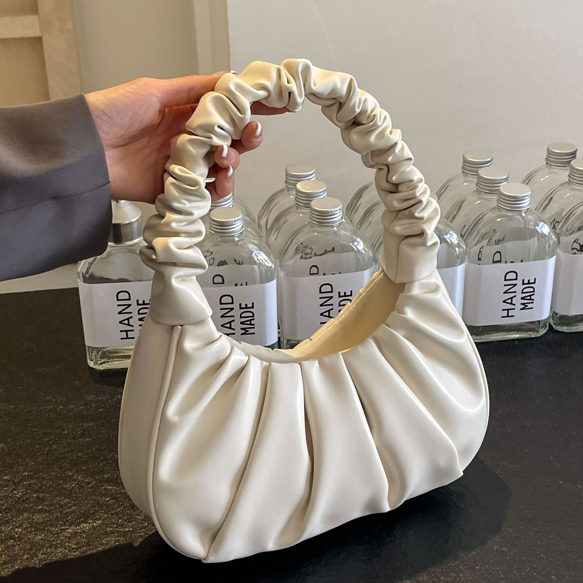 Populiarus mažas moterims skirtas 2024 m. naujas korėjietiškas leidimas madingas universalus sulankstomas krepšys, unikalus madingas krepšys ant vieno peties ir pažastų_voghion.com