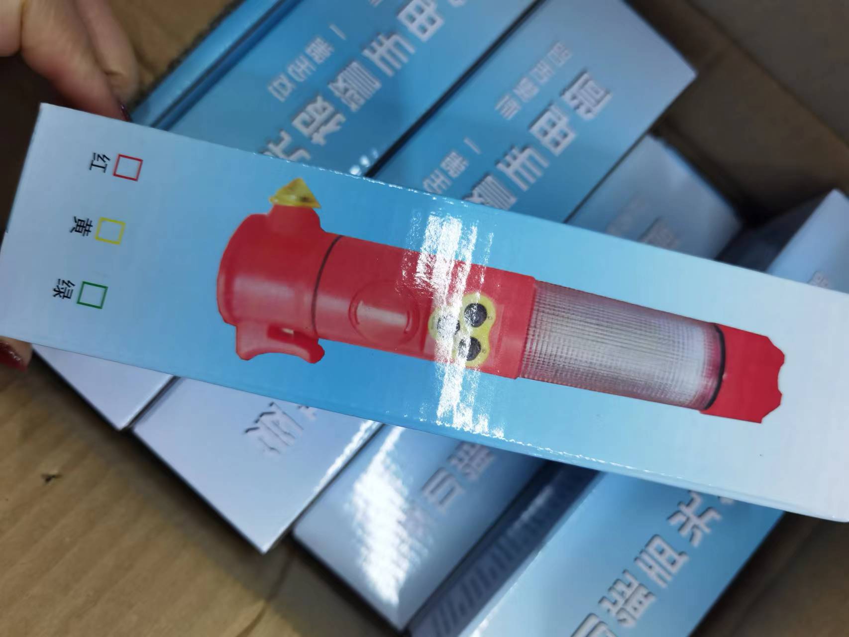 Car six-in-one window breaker hammer, a multi-functional emergency tool for breaking car windows and escaping from a vehicle