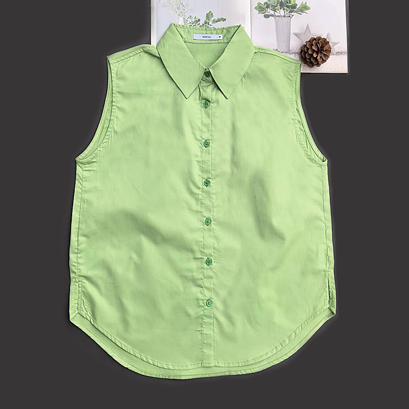 D32 Factory Has New Arrivals in Stock for Quick Delivery: Spring-Style Outfit with a Khaki Trench Coat Layered over a Multi-Colored Sleeveless Shirt D32 Factory Has New Arrivals in Stock for Quick Delivery: Spring-Style Outfit with a Khaki Trench Coat Layered over a Multi-Colored Sleeveless Shirt