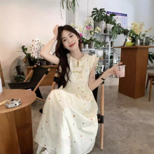 甜美碎花盘扣连衣裙女日系夏季2025新款收腰显瘦长款设计感背心裙