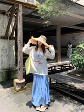 慵懒风印花长袖白色T恤防晒上衣女夏季碎花蓝色半身裙长裙两件套