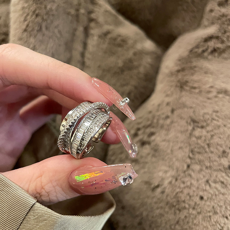 Retro sophisticated adjustable ring with zircon