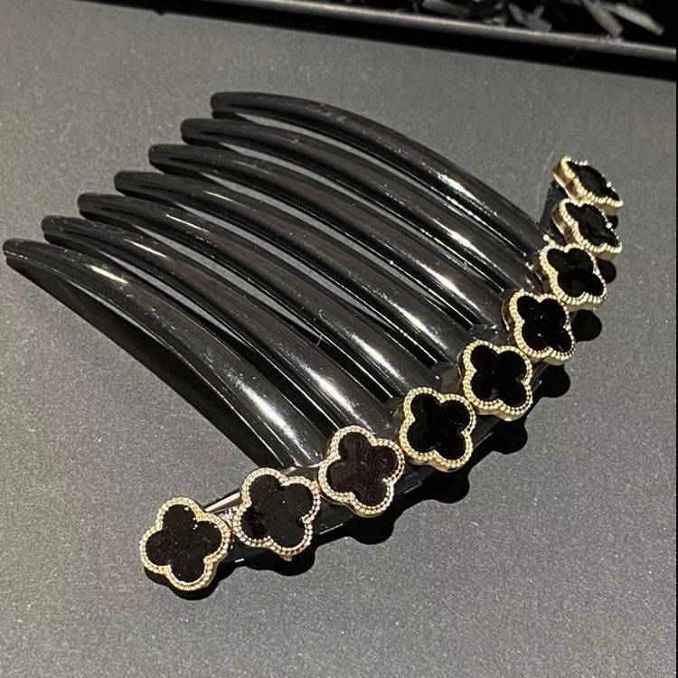 【일곱 개의 이빨】네잎 클로버