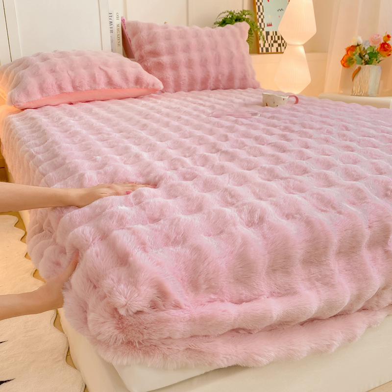 Invierno leche de cama de terciopelo grueso con tres piezas de colchón de terciopelo de coral cálido hogar cubierta de protección de colchón de terciopelo de coral para una sola persona más cubierta de edredón