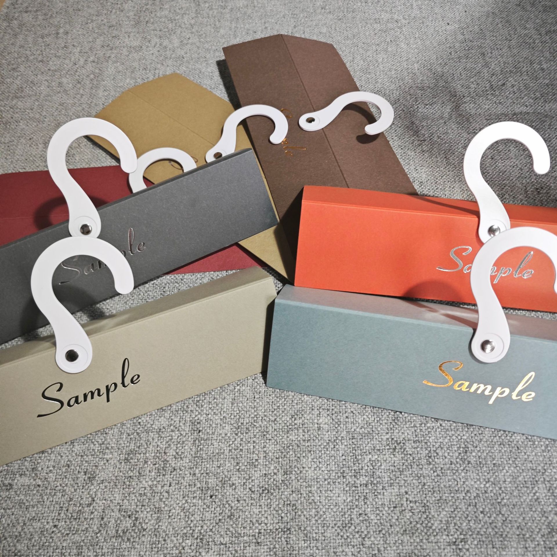 塑料平勾挂卡艺术纸面料挂钩面布料挂样卡吊卡现货 免费开增票