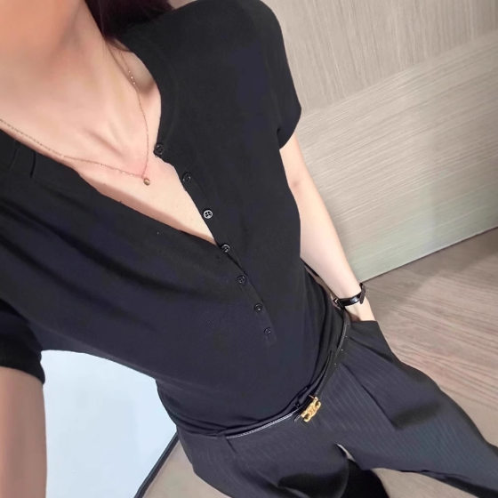 Senior Old Qian Feng Short-sleeved Knitted Sweater Women's Slim-fit Shoulder Top 2025 Summer khaki V-neck T-shirt Ice Silk Interior