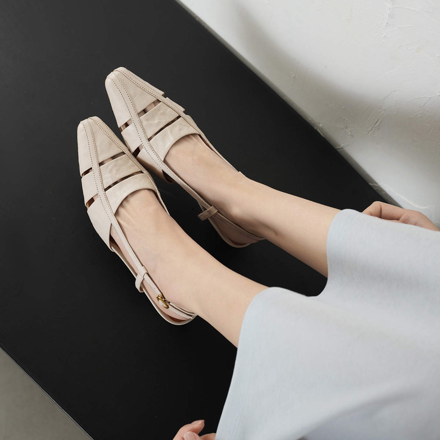 Sandal nữ da cừu gót thô quai ngang phong cách La Mã hở gót — đen