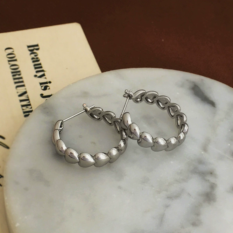 Copper retro metal earrings, simple and elegant design