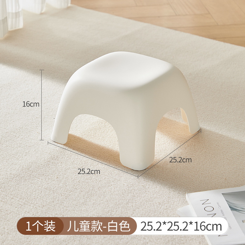 かわいいプラスチックの小さい腰掛けの家庭用の子供の四角い腰掛けは厚いです。|undefined