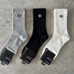 露露男靴下lululemon純色刺繍高筒潮牌スポーツ靴下黒白灰運動加香綿靴下