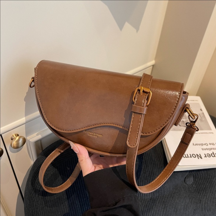 Transfronterizos de alto nivel bolso de braza para mujeres 2025 invierno nuevo tipo de mochila de viaje simple bolsa de hombro temperamento silla de montar