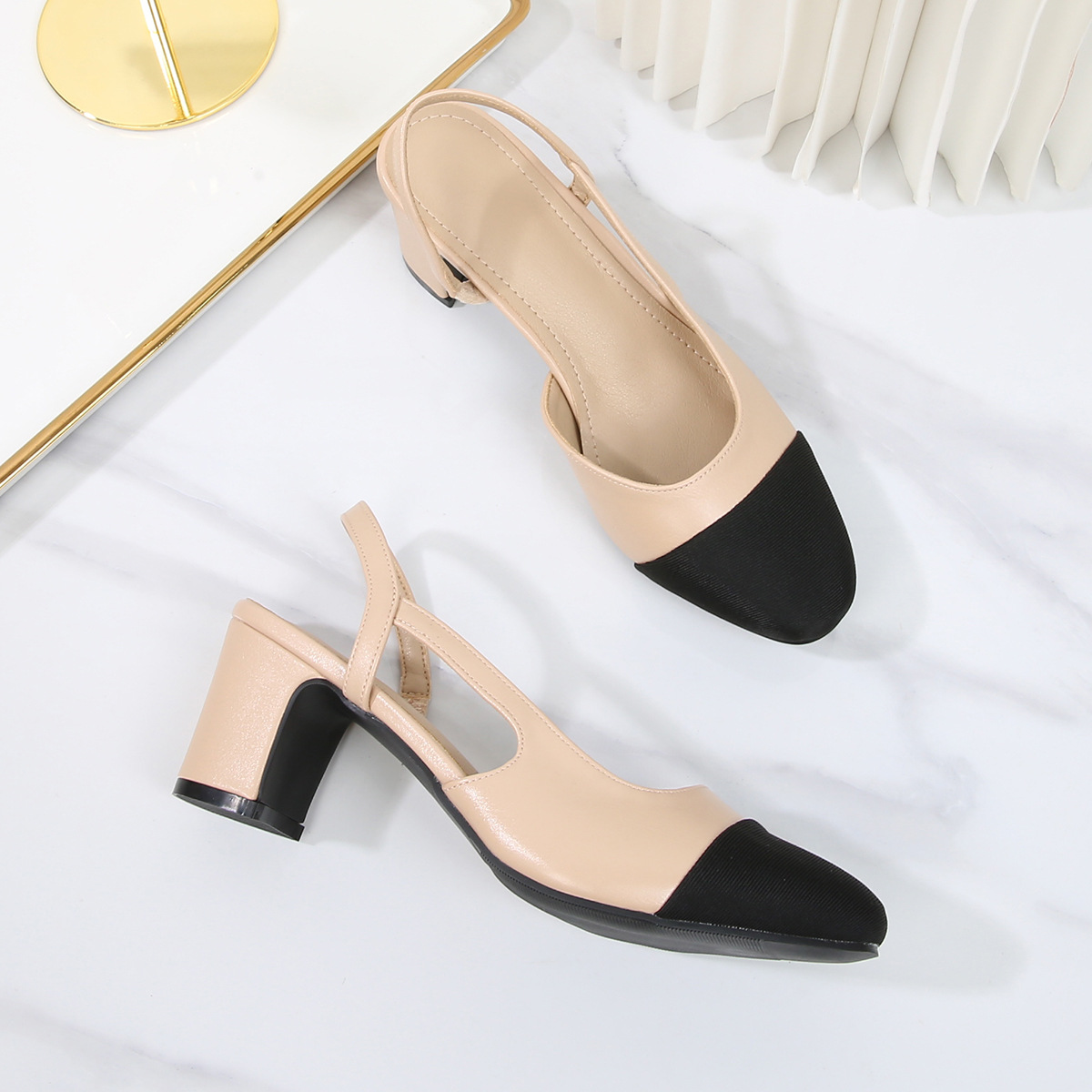 El Comercio exterior transfronterizo más el tamaño de las mujeres de los zapatos de tacón bajo de nuevo vacío cerrado toe sandalias de las mujeres planas de tacón alto del bloque del color del talón zapatos de una sola capa Mediados de zapatos de tacón