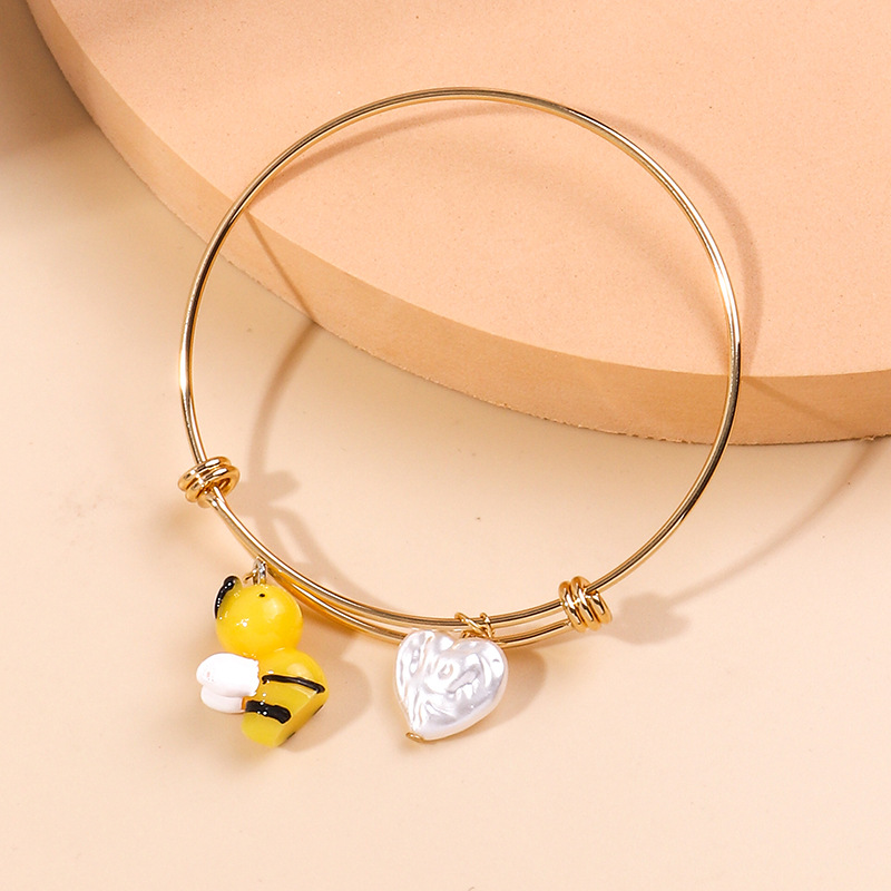 2022 New Cute Bee Heart Pendant Adjustable Bracelet display picture 3