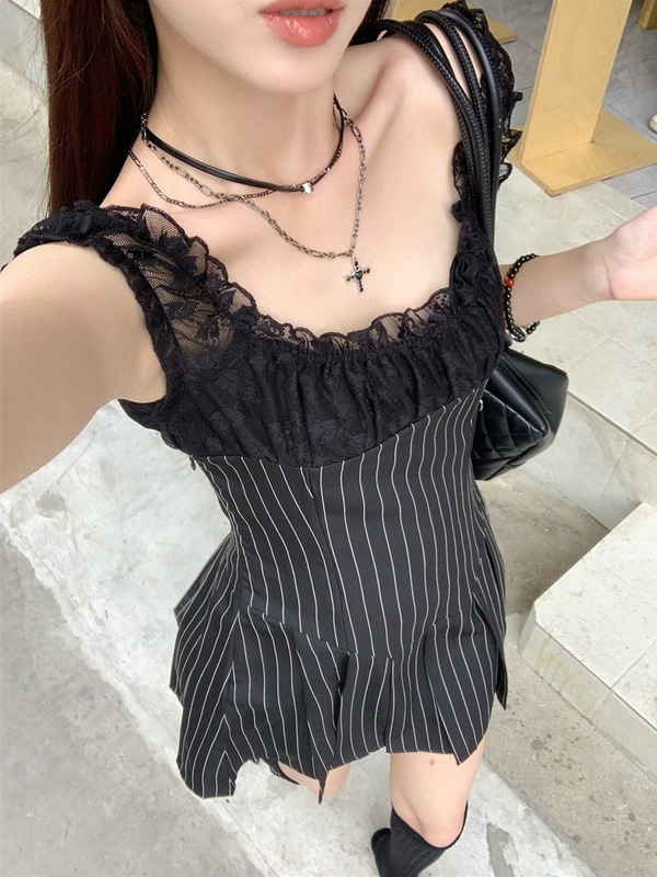 小众蕾丝拼接条纹连衣裙女夏季2025新款收腰显瘦气质时尚百褶短裙|undefined