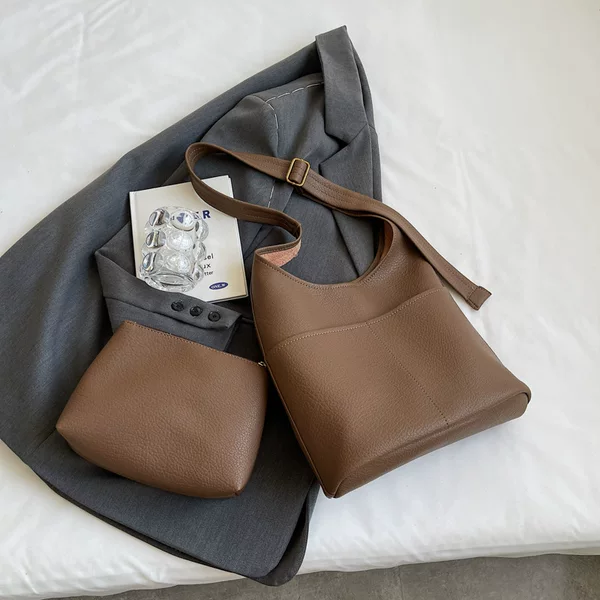 Soft Leather Retro Tote Bag for Women, Lazy Style, Large Capacity, Simple Shoulder Bag, Light Luxury Texture for Commuters and Office Workers