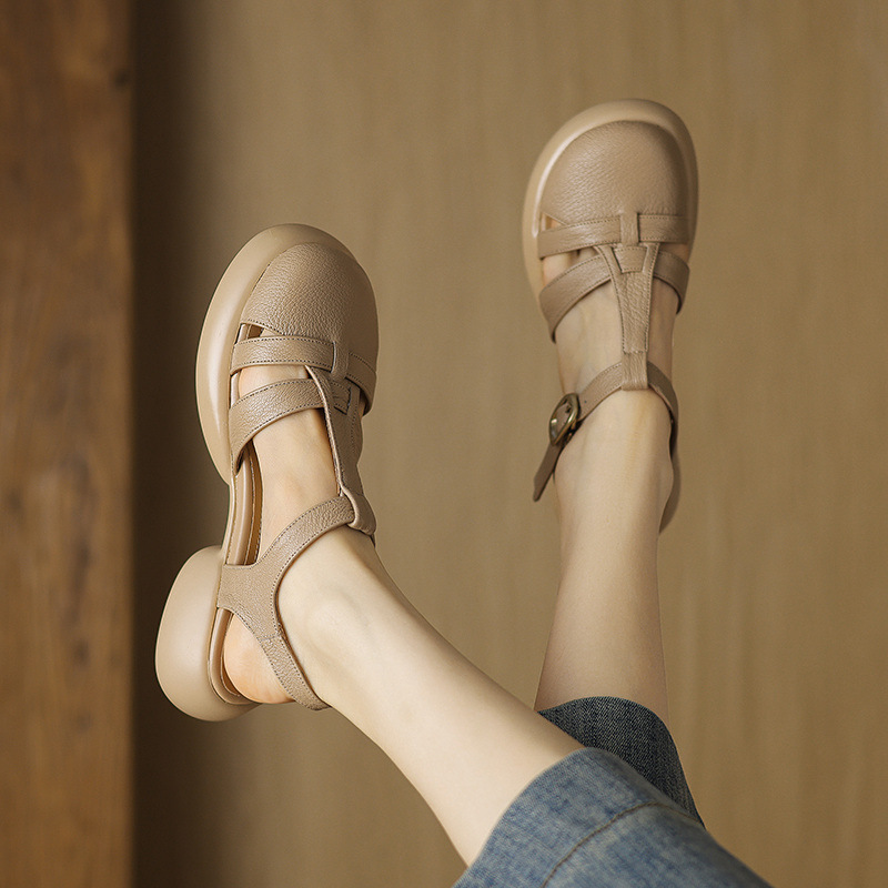 Sandal nữ da cừu mũi kín đế dày gót vuông khóa chữ T phong cách La Mã — Màu trắng be
