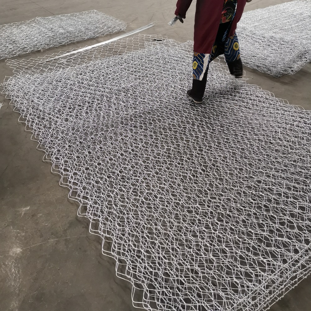 热浸镀锌六边形钢丝网 PVC包塑石笼网箱格宾网卷