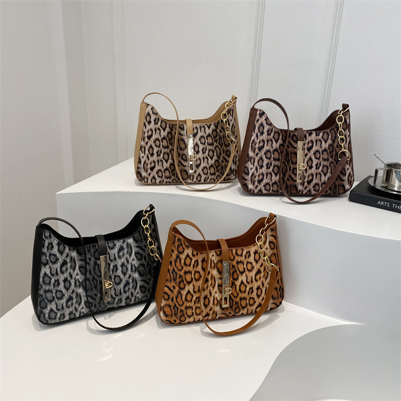 2024 otoño y invierno nuevo bolso de mujer nicho de diseño de bolsos de moda extranjero bolsos de brazo de moda bolso de hombro de bloqueo