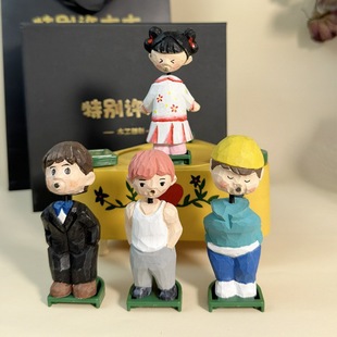 Trash Male Music Box Solid Wood Engraved Trash Female Music Box Kissing Creative Birthday Ornaments Electric Rotating Speaker