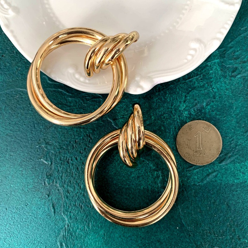 39g Weight Exaggerated Metal Knotted Twist Geometric Round Creative Earrings