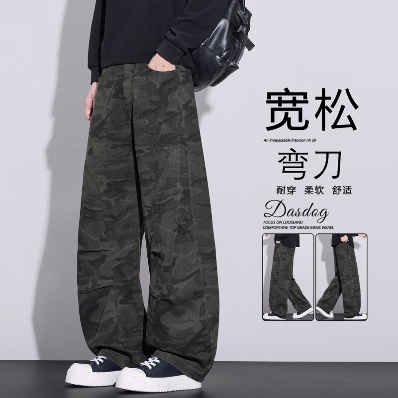 American retro-style, slightly flared camouflage pants for men, autumn collection, featuring a slanted cut, straight-leg design, and a lumberjack-inspired workwear vibe, resembling curved denim jeans American retro-style, slightly flared camouflage pants for men, autumn collection, featuring a slanted cut, straight-leg design, and a lumberjack-inspired workwear vibe, resembling curved denim jeans