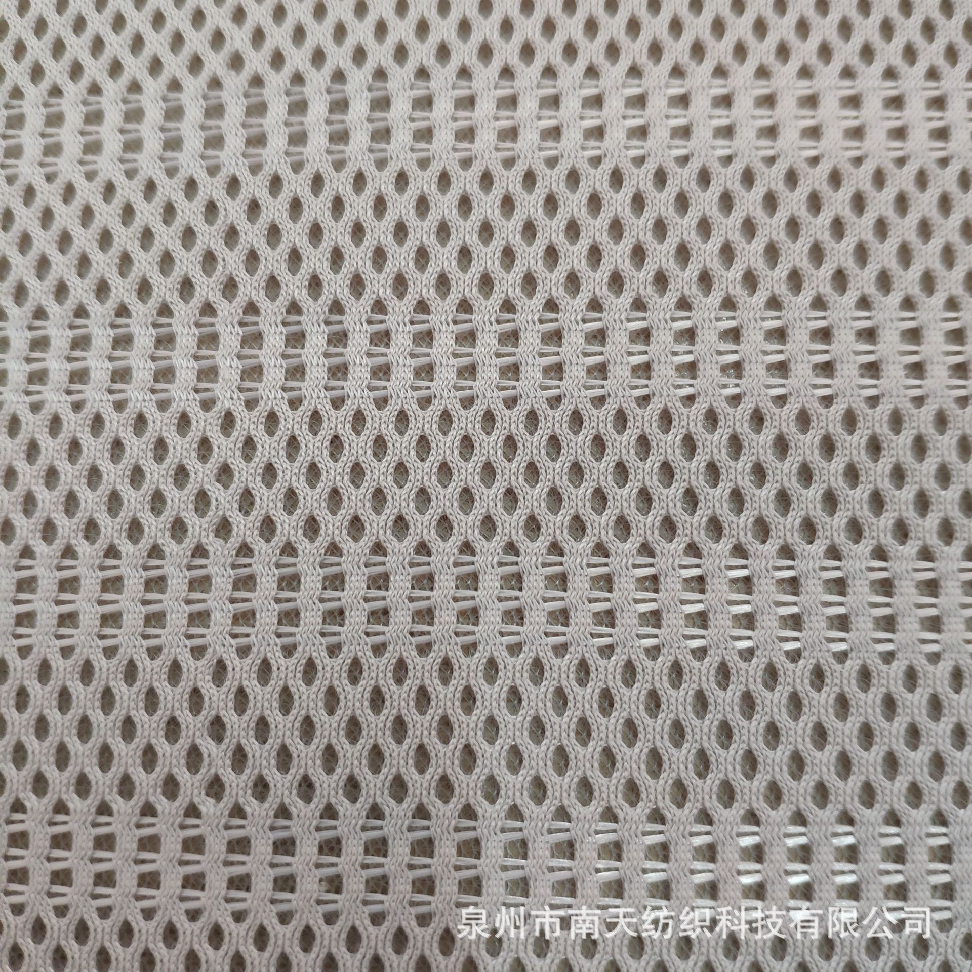 现货巴黎网三明治三层网运动鞋材鞋帽箱包手袋汽垫椅子宠物品面料