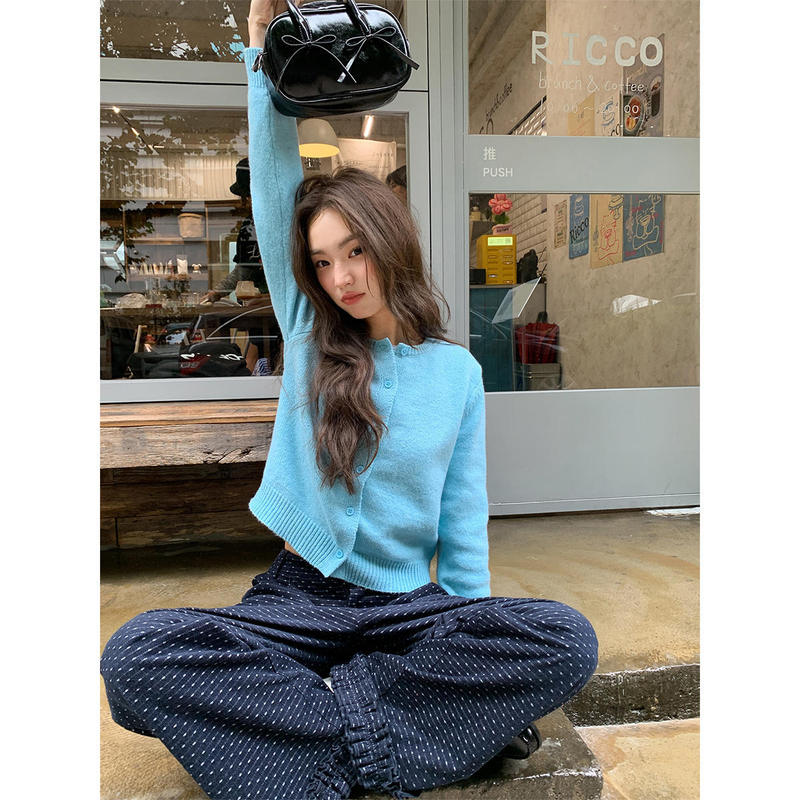 Unique Round-Neck Knit Cardigan for Women, Stylish Spring Top, Casual Two-Piece Set Unique Round-Neck Knit Cardigan for Women, Stylish Spring Top, Casual Two-Piece Set