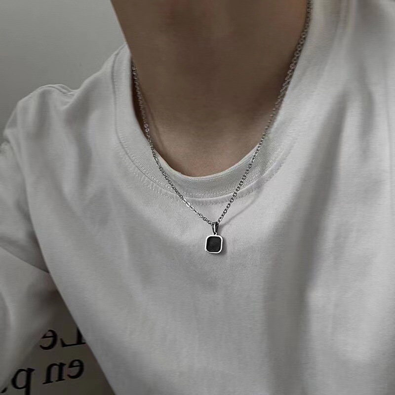 Necklace High Sense Men's and Women's Black Square Pendant Women's All-match Niche Simple Design Women's Internet Celebrant Hot Necklace