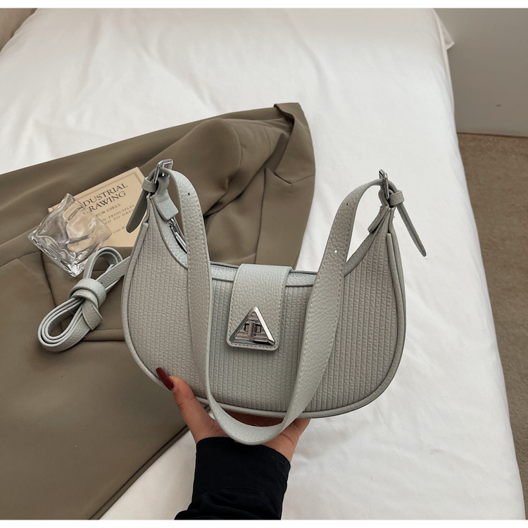 The 2025 new underarm bag for women is a simple and versatile single-shoulder crossbody bag. It is a popular and niche designer crescent-shaped women's bag undefined