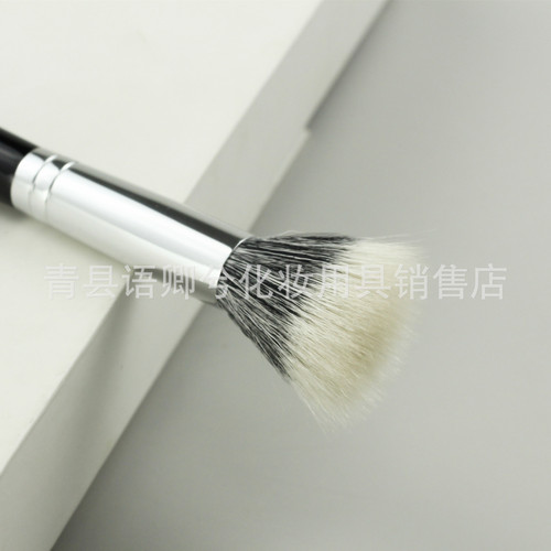 Cangzhou makeup brush fine light front wool medium stippling blush brush double-layer flat head animal hair Qingxian beauty tools