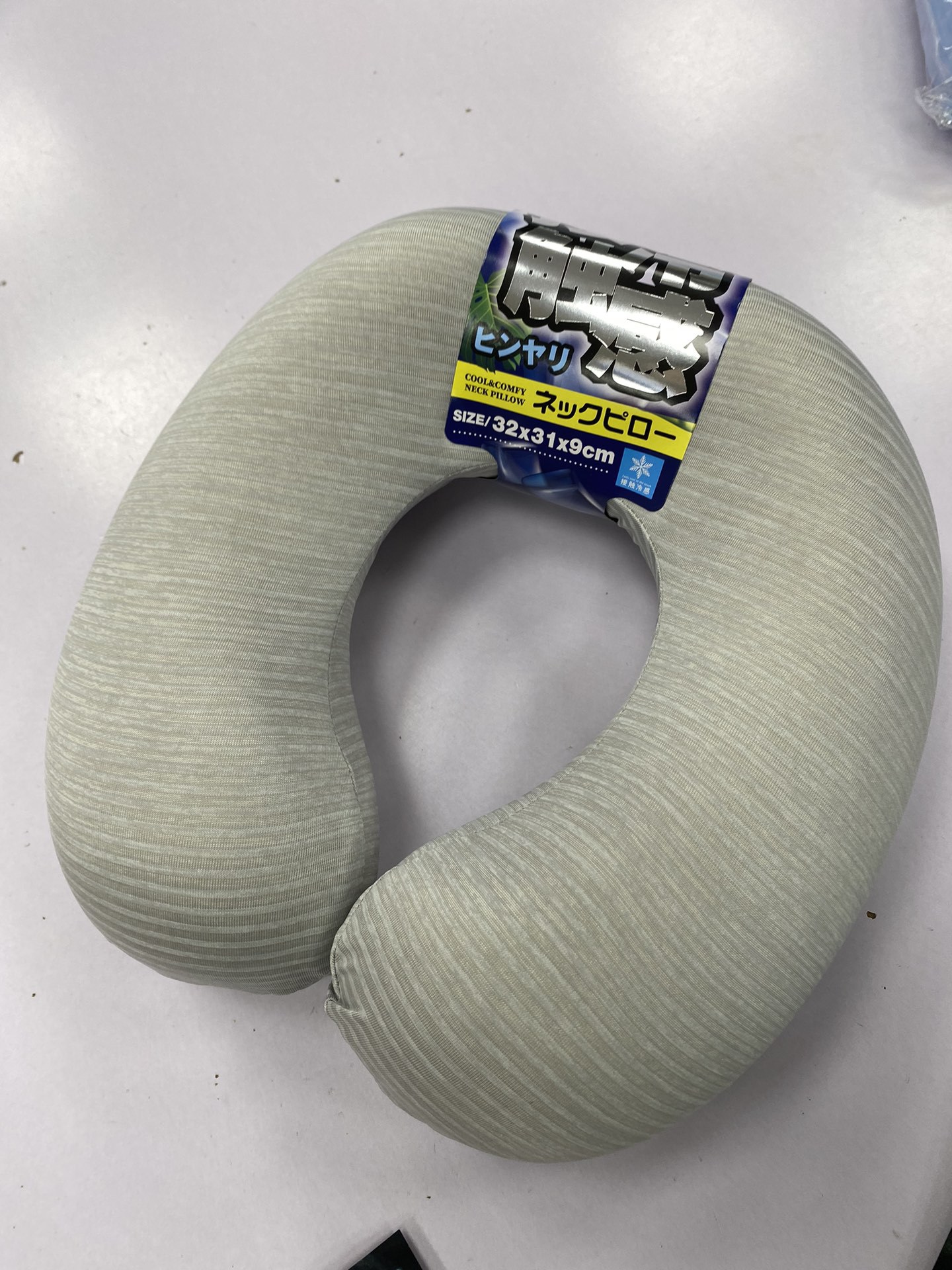 U-shaped pillow image 7