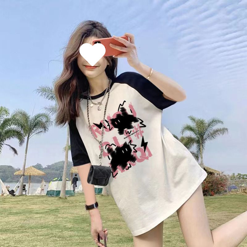 흑백으로 튀긴 고양이