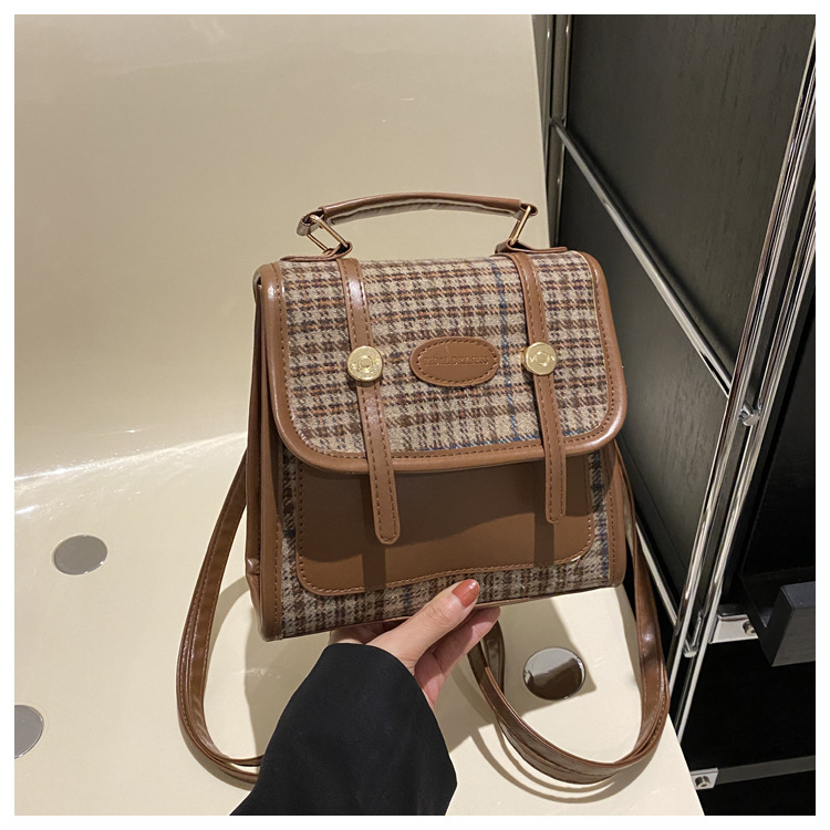 Alta textura simple color sólido estilo coreano bolso de las mujeres 2023 invierno nuevo nicho diseño hombro crossbody bolso