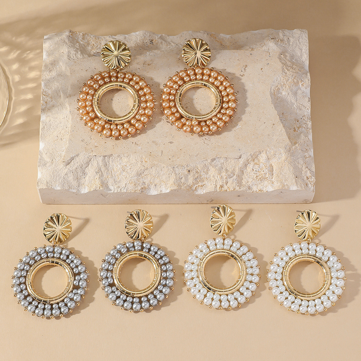 1 Pair Modern Style Round Beaded Imitation Pearl Drop Earrings display picture 1