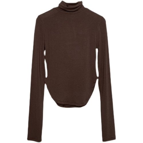 Women's regular-fit soft and fluffy round neck long sleeve T-shirt with irregular hem, white, suitable for spring and autumn layering.