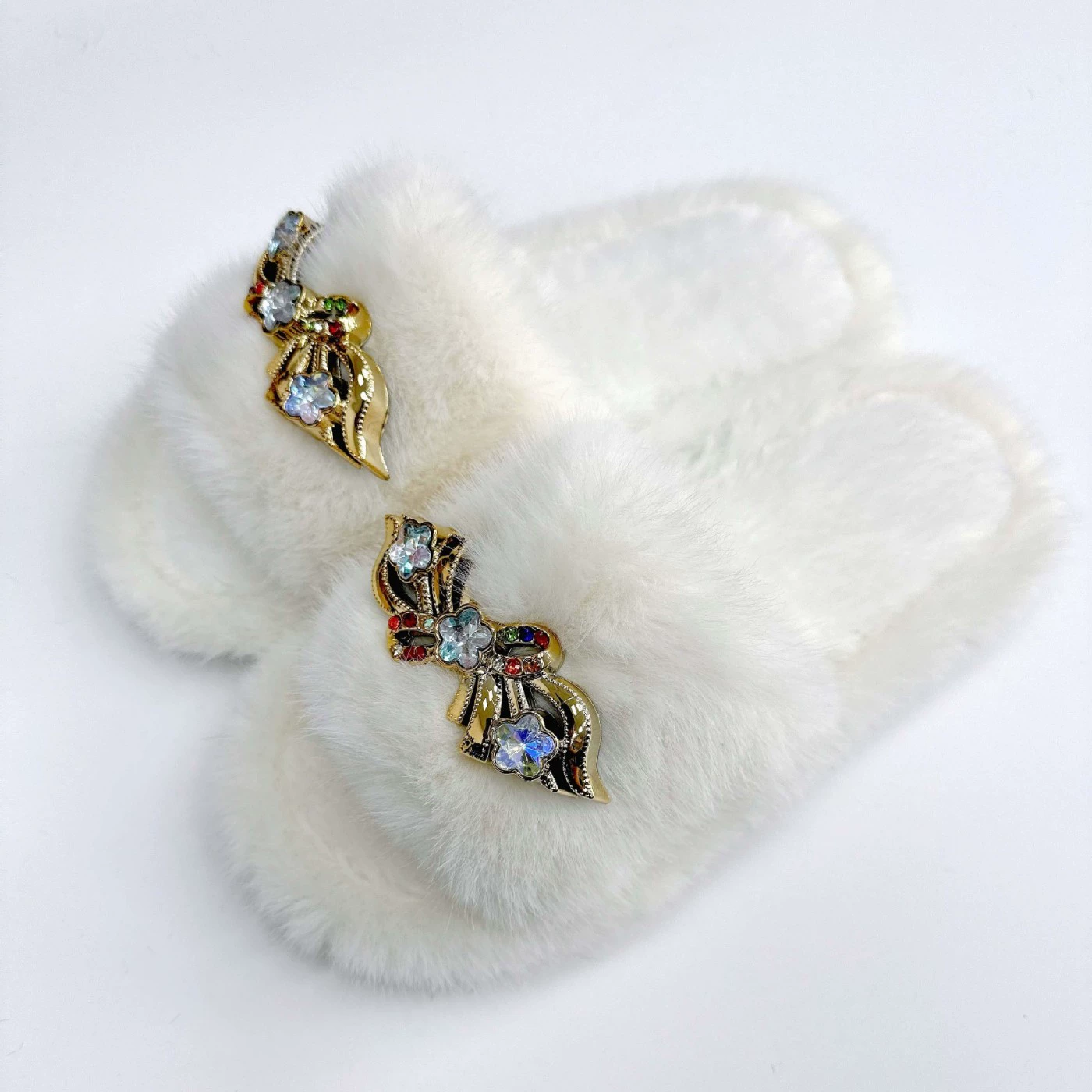 Трансграничная электронная коммерция Женская верхняя одежда Amazon 2025, новые домашние меховые тапочки в корейском стиле с имитацией кроличьего меха на плоской подошве, инкрустированные бриллиантами