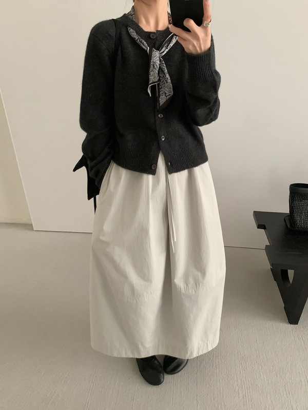 TG 高雅气质小丝巾搭配排扣显瘦圆领针织毛衣女2025秋日新款25836|undefined