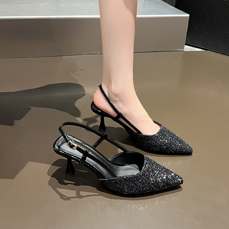 Sexy francés 2024 nueva moda de diamante sandalias de tacones de verano para mujeres tacones agudos de talón medio